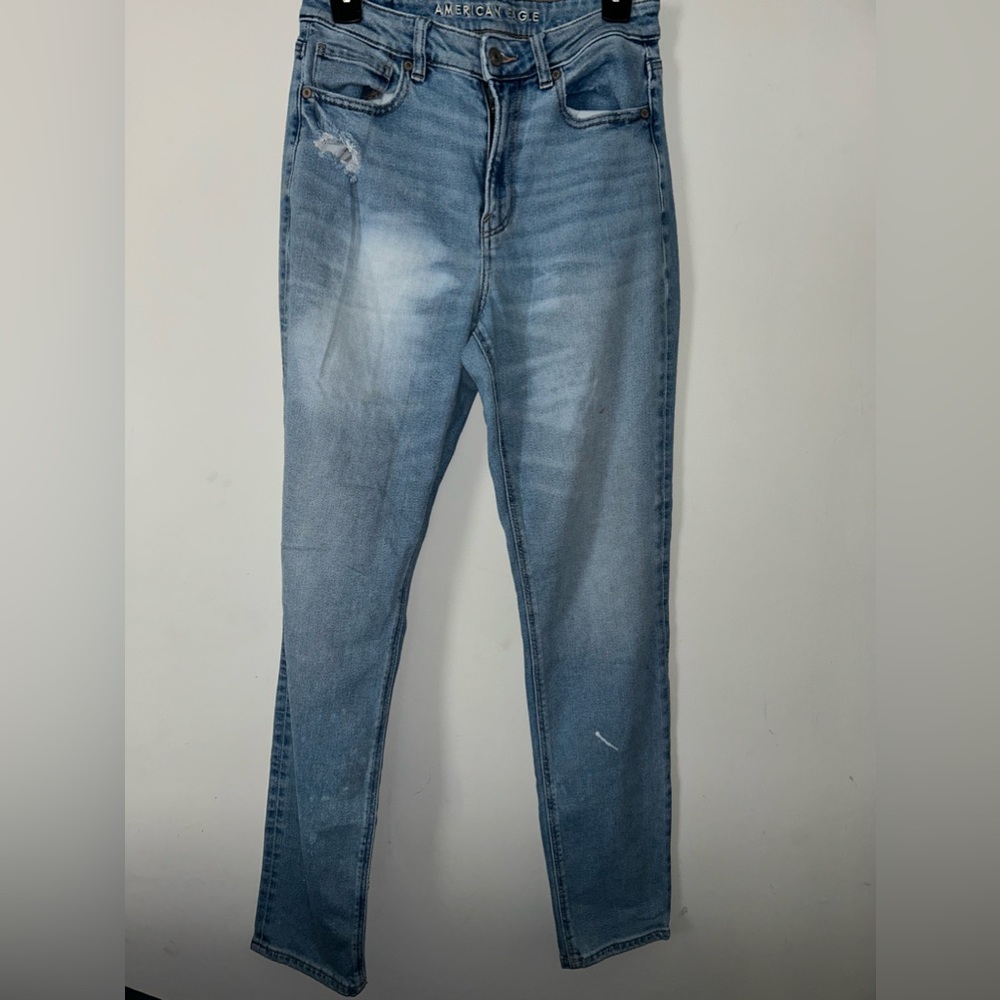 American Eagle Mom Jeans Womens Size 6 x-long Inseam Distressed Wash